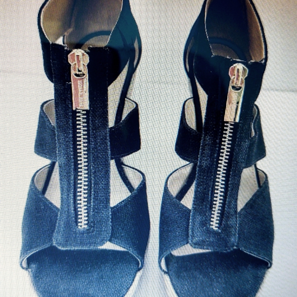 Mi Kors Wedge Zippered Sandal